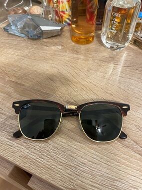 Ray-Ban Clubmaster Sunglasses in Tortoiseshell and Gold with Dark Lenses